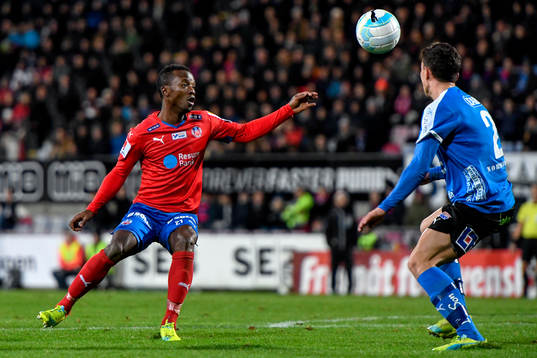 Helsingborgs Monday Samuel och Halmstads Adnan Kojic