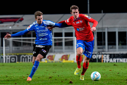 Helsingborgs Adam Eriksson och Halmstads Gabriel Gudmundsson