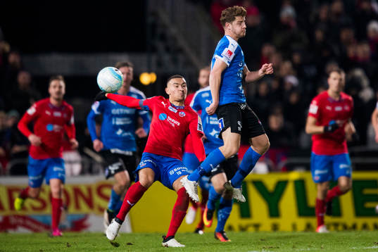 Helsingborgs Jordan Larsson och Halmstads Rebin Asaad