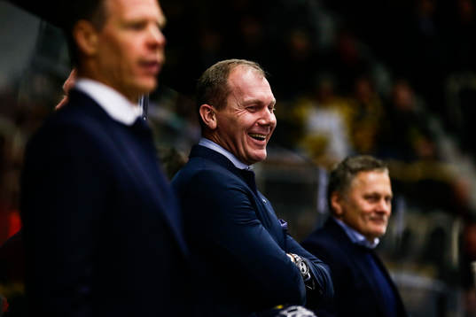 Hv71s  tränare Johan Lindbom
