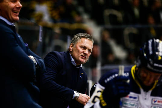 Hv71s  assisterande tränare Stephan Lundh