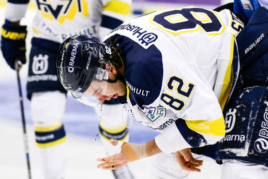Hv71s  Kevin Stenlund blödde i ansiktet