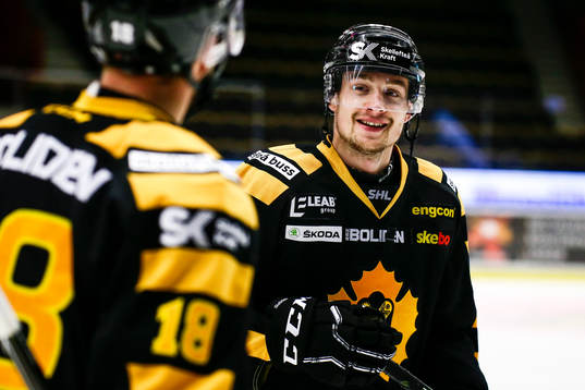 Skellefteås Adam Pettersson gör 1-0 och jublar