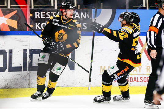 Skellefteås Adam Pettersson gör 1-0 och jublar