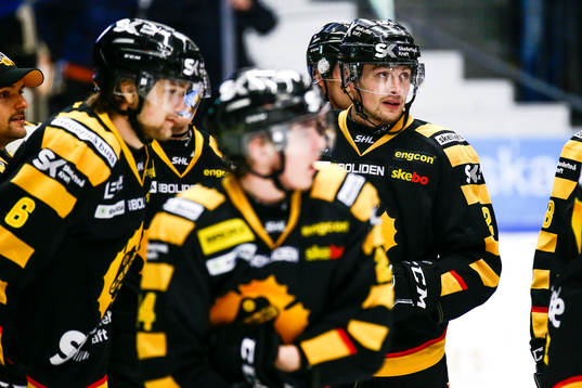 Skellefteås Adam Pettersson gör 1-0 och jublar