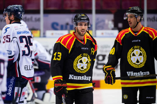 Brynäs Ryan Gunderson före  ishockeymatchen i SHL mellan