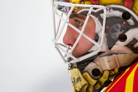 Brynäs målvakt Felix Sandström före ishockeymatchen i
