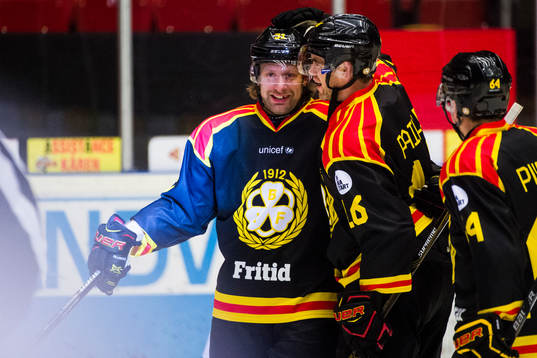 Brynäs Jonathan Granström och Daniel Paille jublar