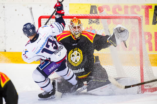 Linköpings Andrew Gordon och Brynäs målvakt Felix