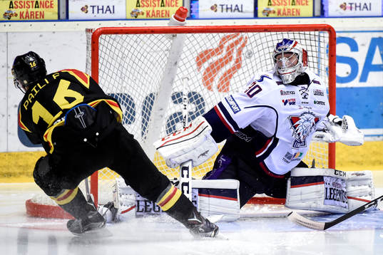 Brynäs Daniel Paille har en målchans framför Linköpings