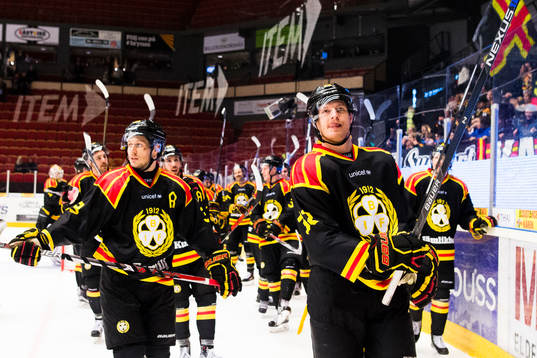 Brynäs Elias Fälth  och Nick Johnson jublar
