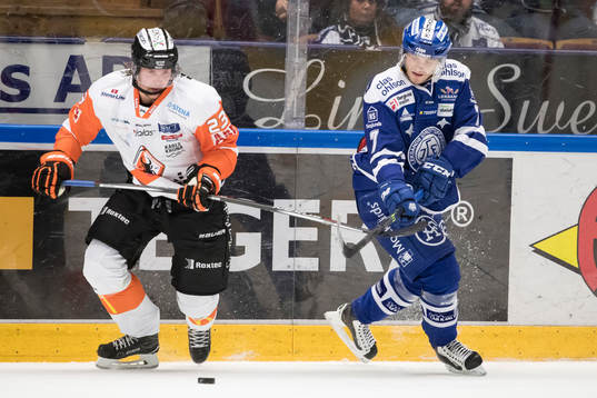 Karlskronas Viktor Amnér och Leksands Johan Olofsson i