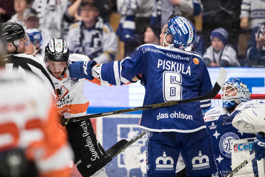 Leksands Joe Piskula fight med Karlskronas Alexander