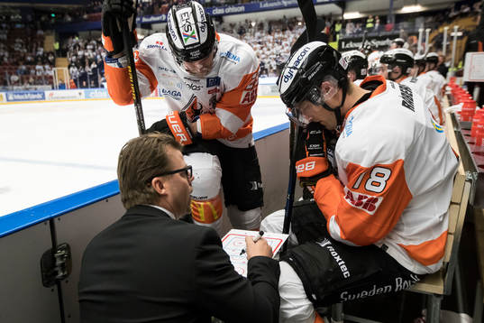 Karlskronas assisterande tränare Thorbjörn Karlsson ger