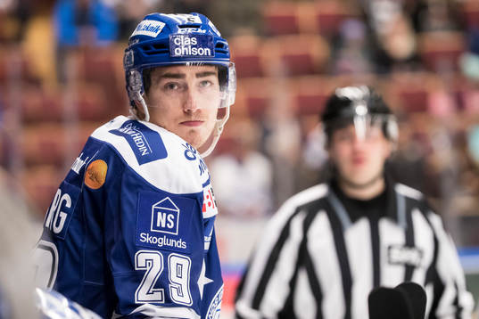 Leksands Tobias Forsberg  i ishockeymatchen i SHL mellan