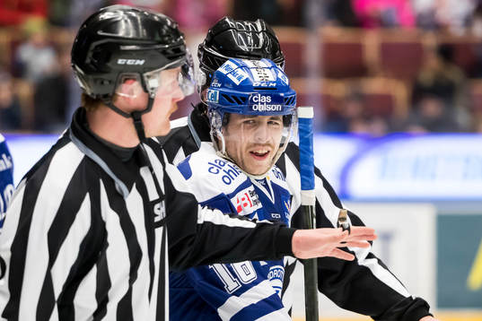 Leksands János Hári  i ishockeymatchen i SHL mellan