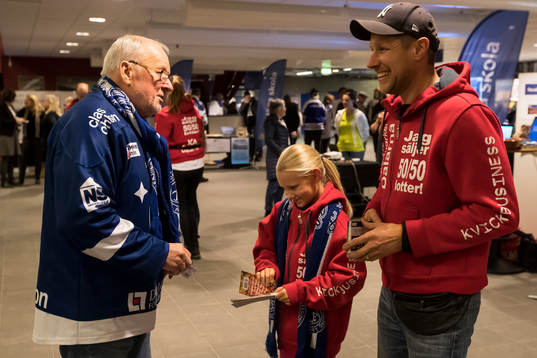 Försäljning av 50/50 lotter i ishockeymatchen i SHL
