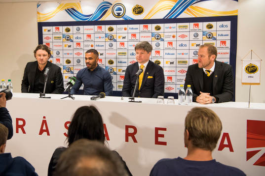 Elfsborgs klubbchef Stefan Andreasson, nyförvärvet Alex