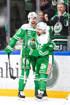 Rögles Ludvig Rensfeldt och Jack Connolly jublar