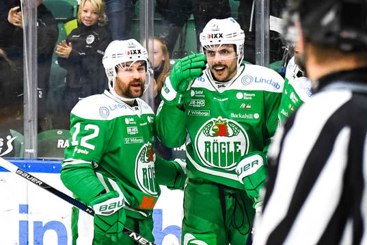 Rögles Jack Connolly och Daniel Widing jublar
