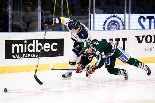 s Andreas Borgman och Frölundas Casey Wellman