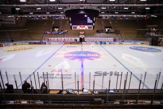 interiört i ABB Arena Rosenholm innan ishockeymatchen i