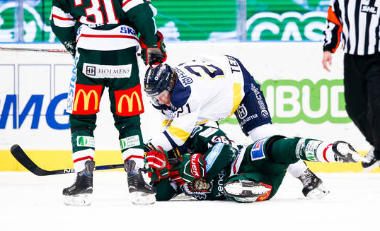 s Mattias Tedenby och Frölundas Jonathan Sigalet