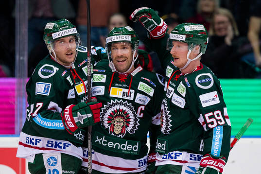 Frölundas Joel Lundqvist jublar ihop med Henrik Tömmernes