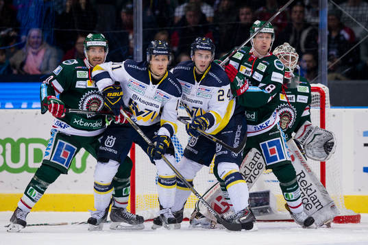 s Simon Önerud, HV71:s Erik Christensen och Frölundas