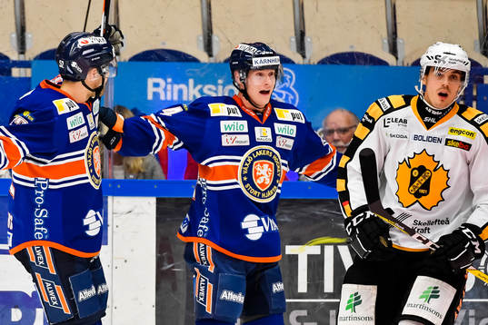 Växjös Olli Palola jublar