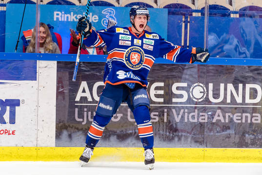 Växjös Olli Palola jublar