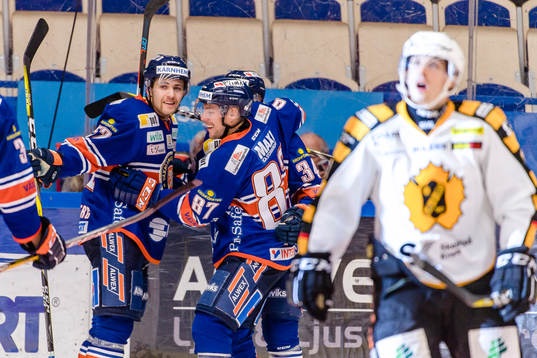 Växjös Arvid Lundberg och Robert Rosén jublar