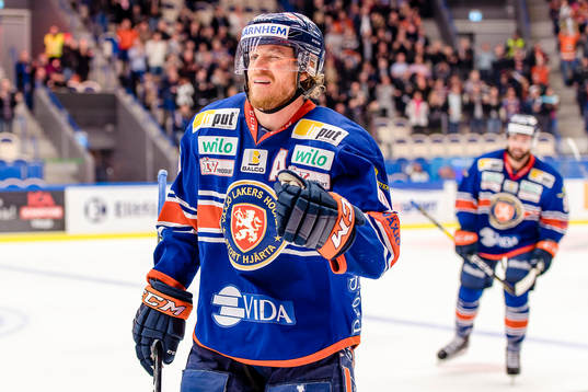 Växjös Erik Josefsson jublar