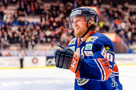 Växjös Erik Josefsson jublar