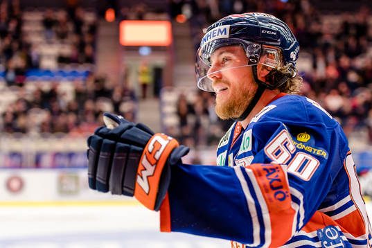 Växjös Erik Josefsson jublar