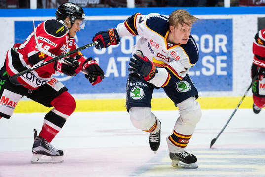 Djurgårdens Emil Johansson utan hjälm