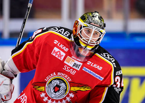 Luleås målvakt Joel Lassinatti på uppvärmningen
