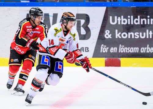 Örebros Tom Wandell med pucken