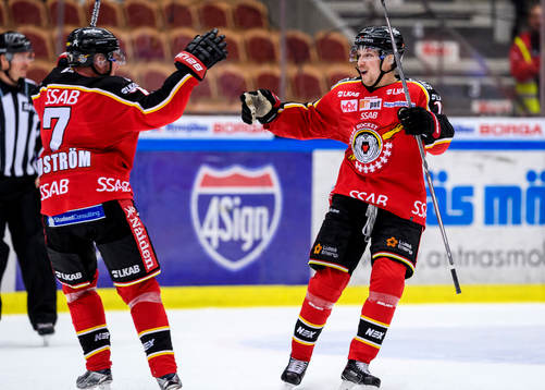 Luleås Jan Sandström (v) jublar