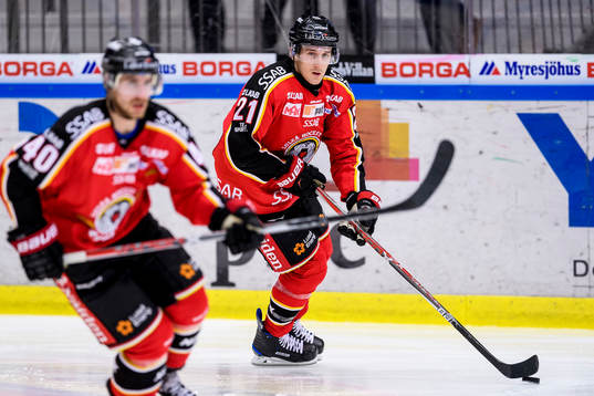 Luleås Bill Sweatt med pucken