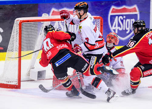 Örebros Alexander Hellström trycker omkull Luleås Kael