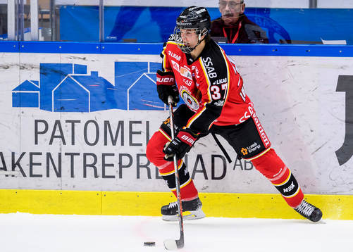 Luleås Isac Lundeström med pucken