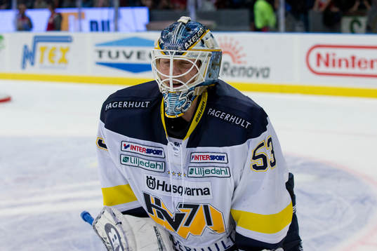 s målvakt Fredrik Pettersson-Wentzel grimaserar