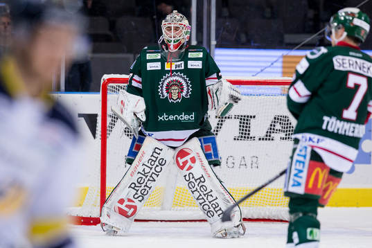 Frölundas målvakt Johan Gustafsson jublar vid