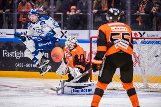 Leksands Patrik Norén gör 1-0 (ej i bild) Leksands Tobias