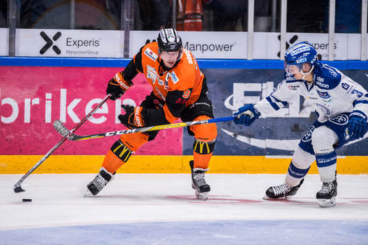 Karlskronas Kristoffer Söder och Leksands Daniel Bertov i