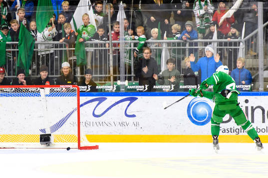Rögles Daniel Widing gör 5-3 i tom kasse