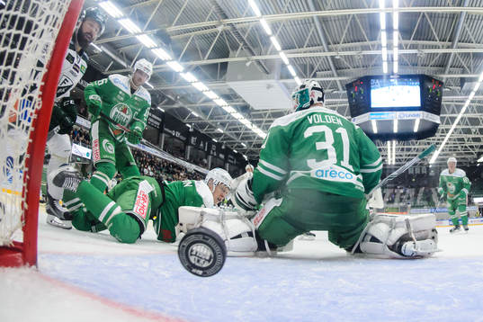 Färjestads Marcus Nilsson (ej i bild) gör 1-3