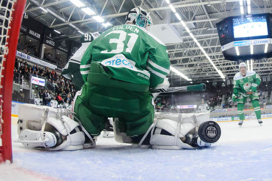 Färjestads Johan Ryno (ej i bild) gör 2-3