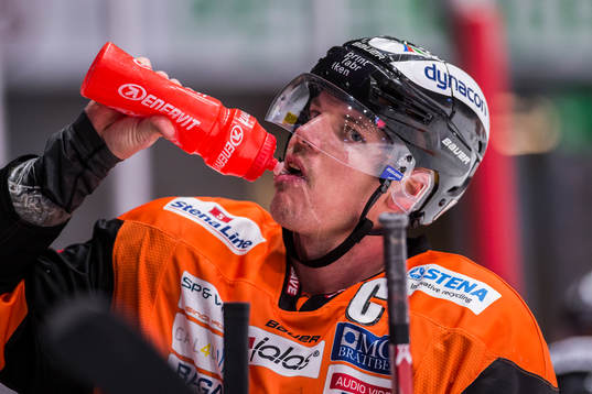 Karlskronas Morten Madsen dricker vatten